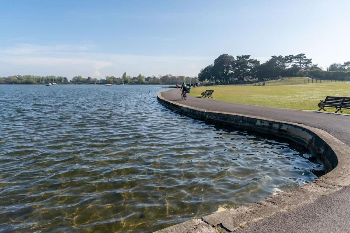 Park Lake View Poole Exterior foto